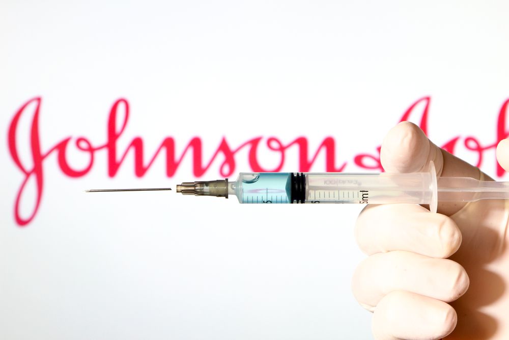 Recomiendan suspender vacuna de Johnson & Johnson en EE.UU. por temor a trombos