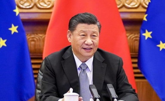 Xi Jinping, puesto por el Partido Comunista Chino al mismo nivel de Mao
